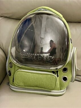 Green Bubble Window Backpack Pet Carrier- breathable, up to 15lbs, like new